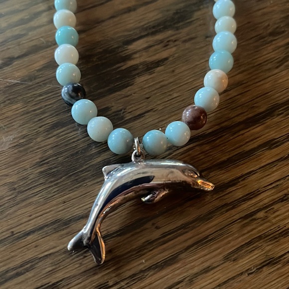 BEADED Dolphin 🐬 Necklace, NWT  blue beads, Silver (Plate?) Hollow Dolphin HH - Picture 2 of 8